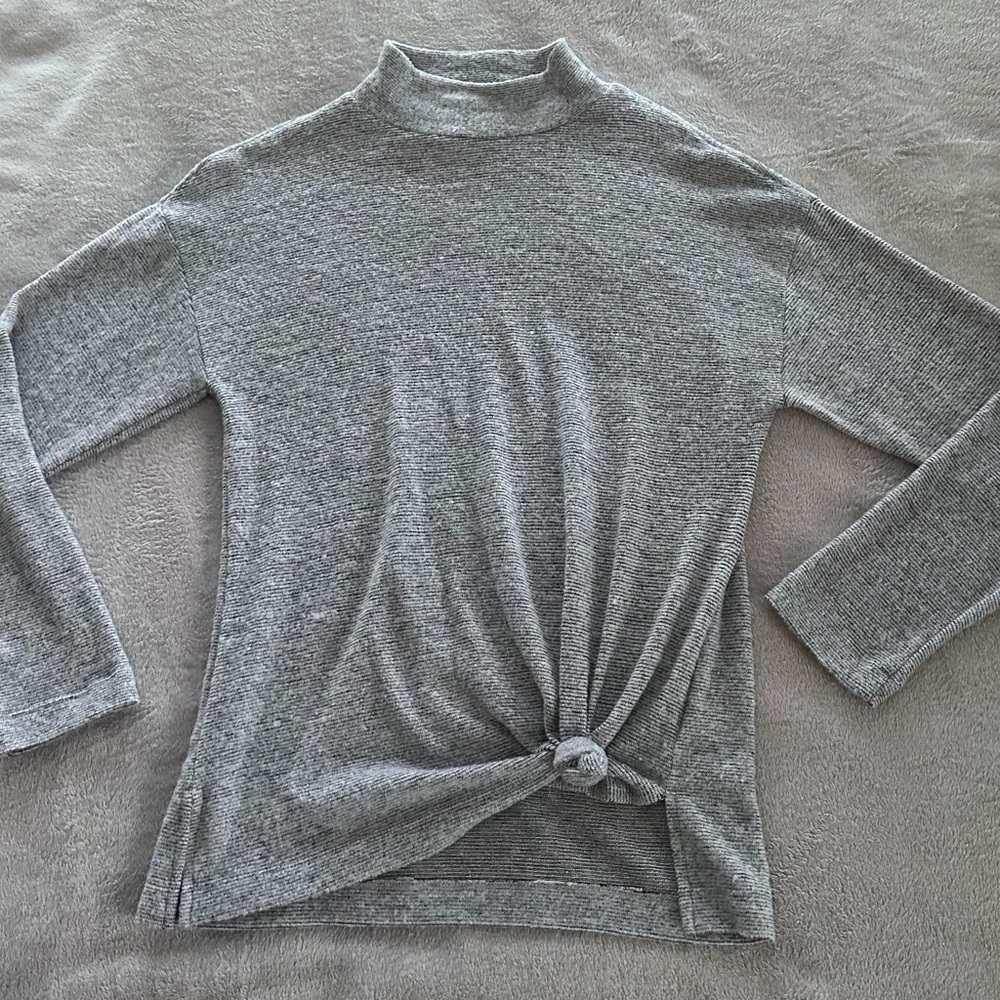 Socialite Women’s Grey Top size Small (new - never worn)